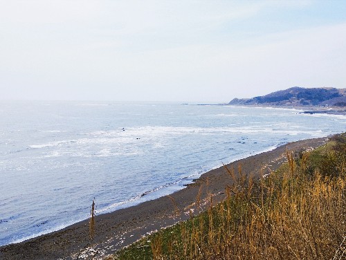 井寒台の坂から眺めた海(写真)